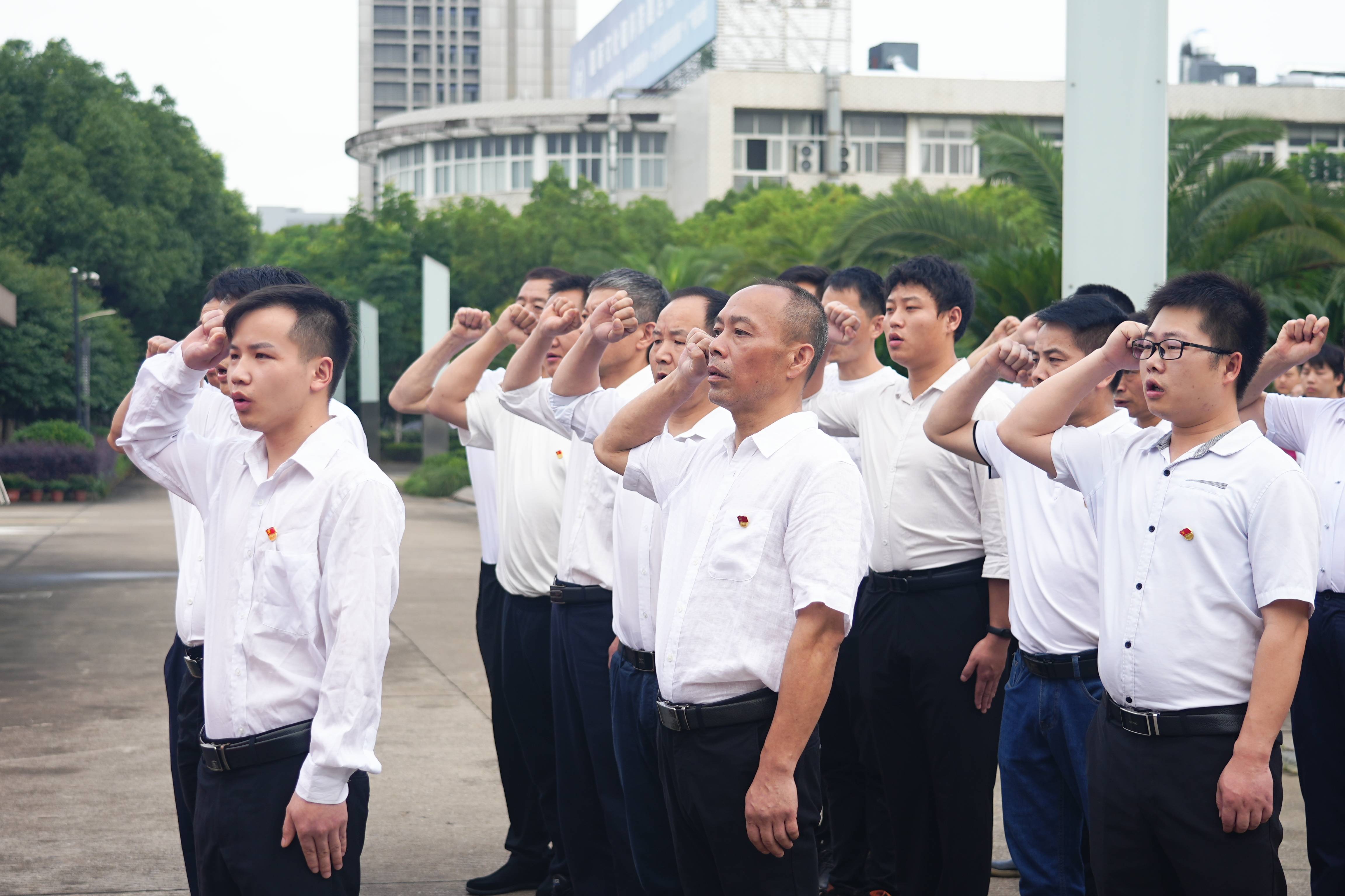 弘揚愛國主義精神，音王慶賀黨的生日